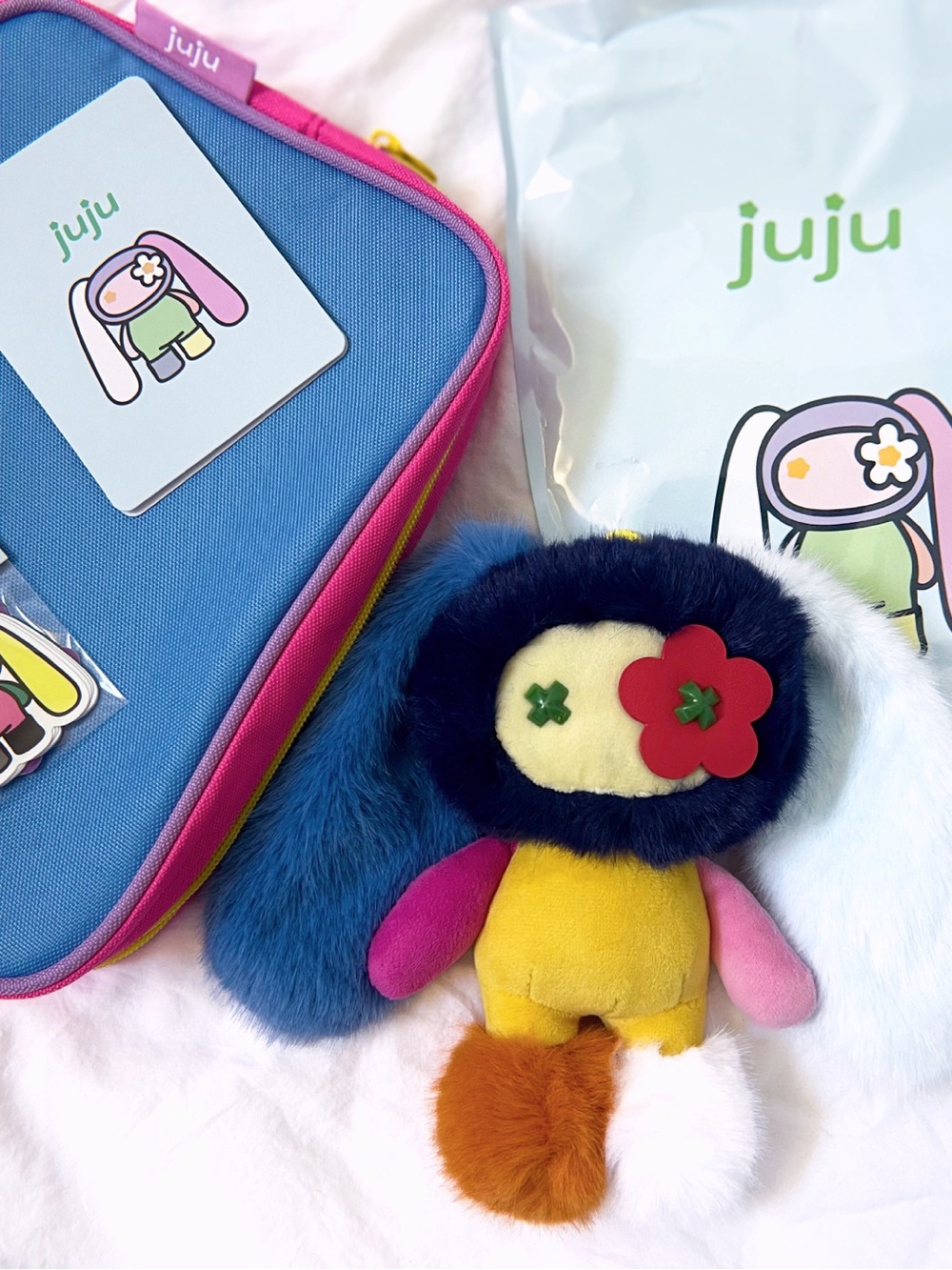 CJ HENDRY mismatch Juju Pammy + pouch + booklet & stickers